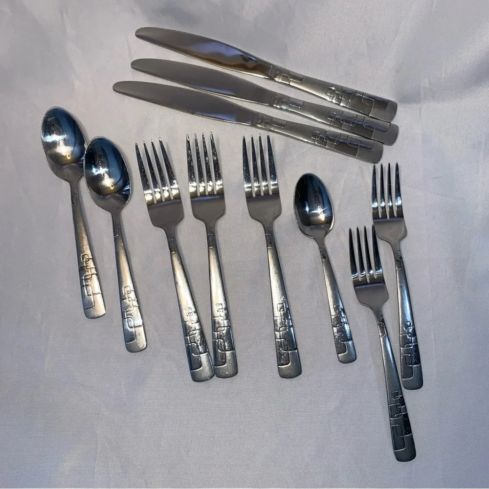 Oneida Quadratic Stainless Steel Flatware Cutlery 11 Pieces Partial Set